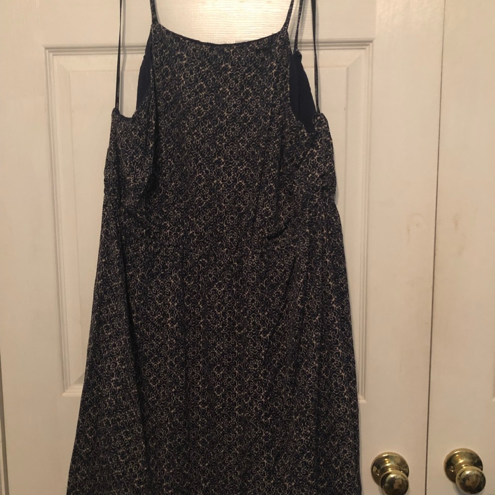 Cute navy and cream design dress. $15 NWT pricedro